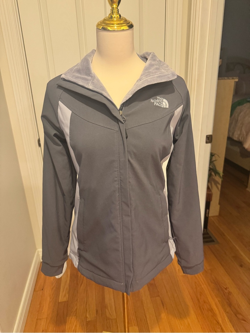 The North Face Women's Gray and Light Gray Softshell Utility Jacket